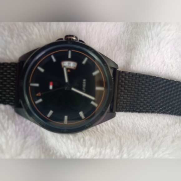 Men's Black Tommy Hilfiger Watch - Picture 10 of 10